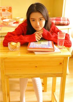 校园教室少女香艳红色毛衣唯美清纯氧气写真