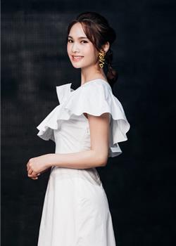 杨丞琳甜美女神白色长裙优雅活动照