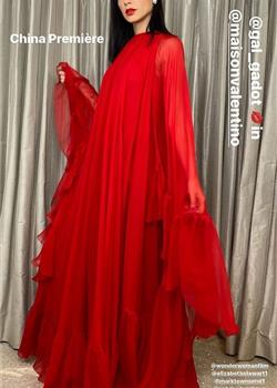 以色列女演员盖尔加朵红色纱裙美艳动人写真