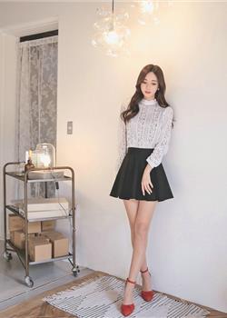 韩国大长腿美女嫩模超短裙红色高跟鞋写真