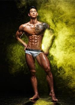 强壮的亚洲肌肉男选美大赛个人写真图片