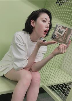 日本氧气美女三吉彩花可爱俏皮自拍长腿生活照图片