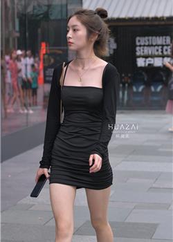 黑色短裙美女性感长腿街拍图片
