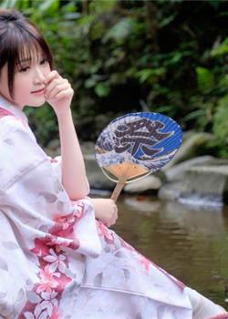 日本圆脸妹子樱花和服柔情似水户外艺术照