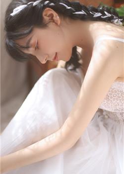 充满异族风情的美少女韩式麻花辫蕾丝吊带裙写真